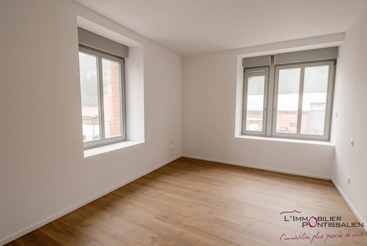 Appartement de type 5 avec terrasse, cave et parking à La Cluse et Mijoux 