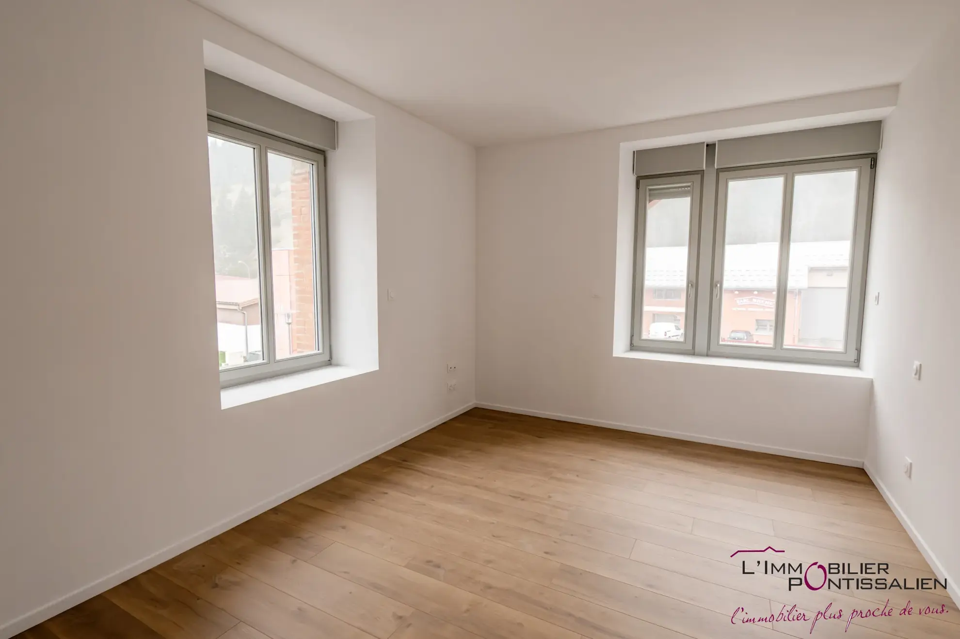 Appartement de type 5 avec terrasse, cave et parking à La Cluse et Mijoux 