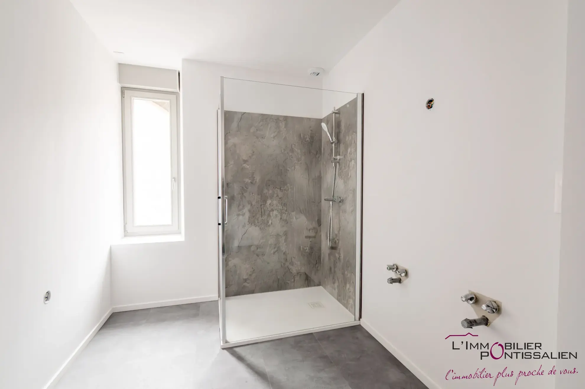 Appartement de type 5 avec terrasse, cave et parking à La Cluse et Mijoux 