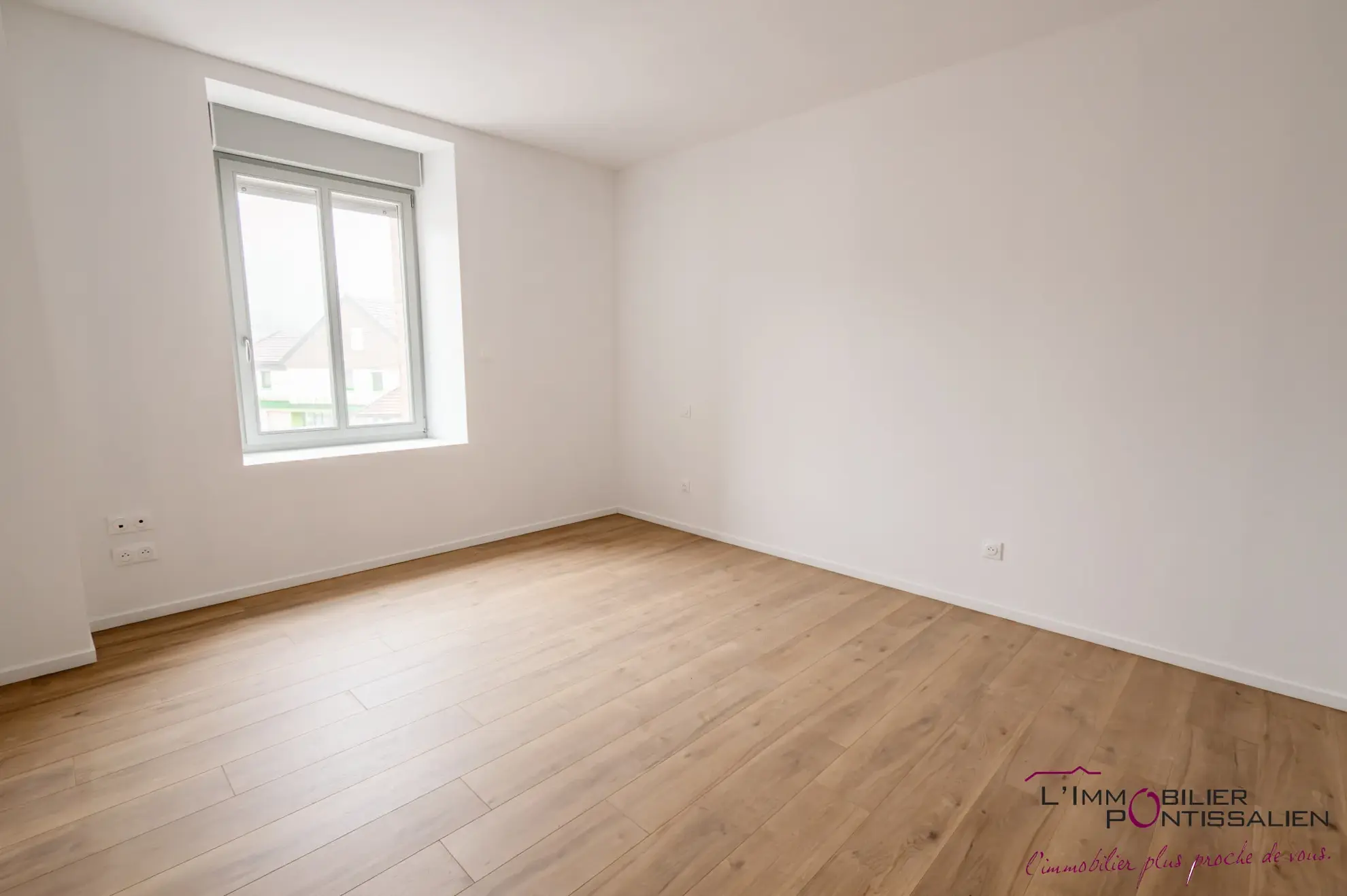 Appartement de type 5 avec terrasse, cave et parking à La Cluse et Mijoux 