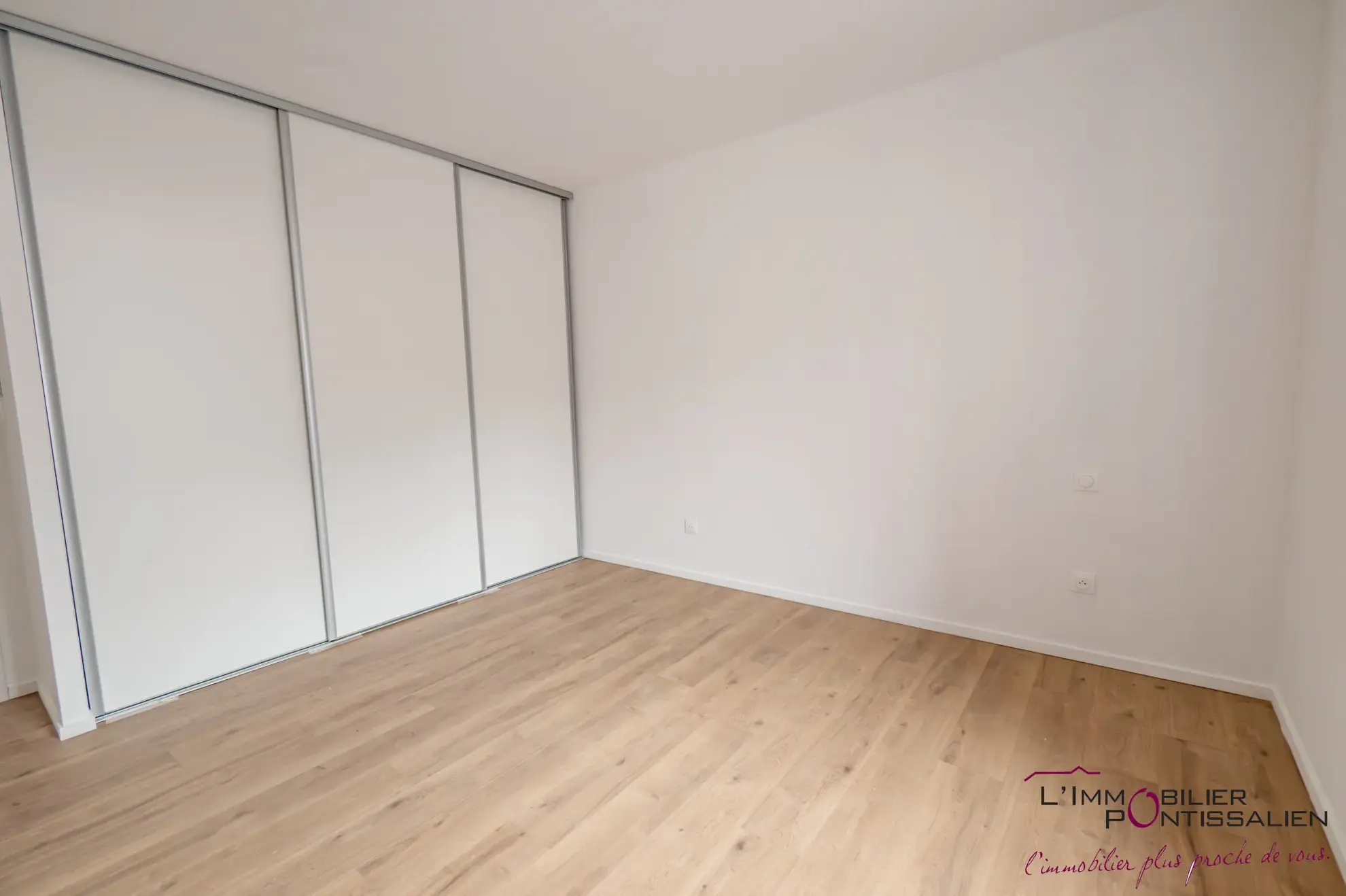 Appartement de type 5 avec terrasse, cave et parking à La Cluse et Mijoux 