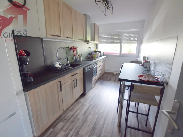 Appartement rénové avec 2 chambres, balcon et cave à Grand-Charmont