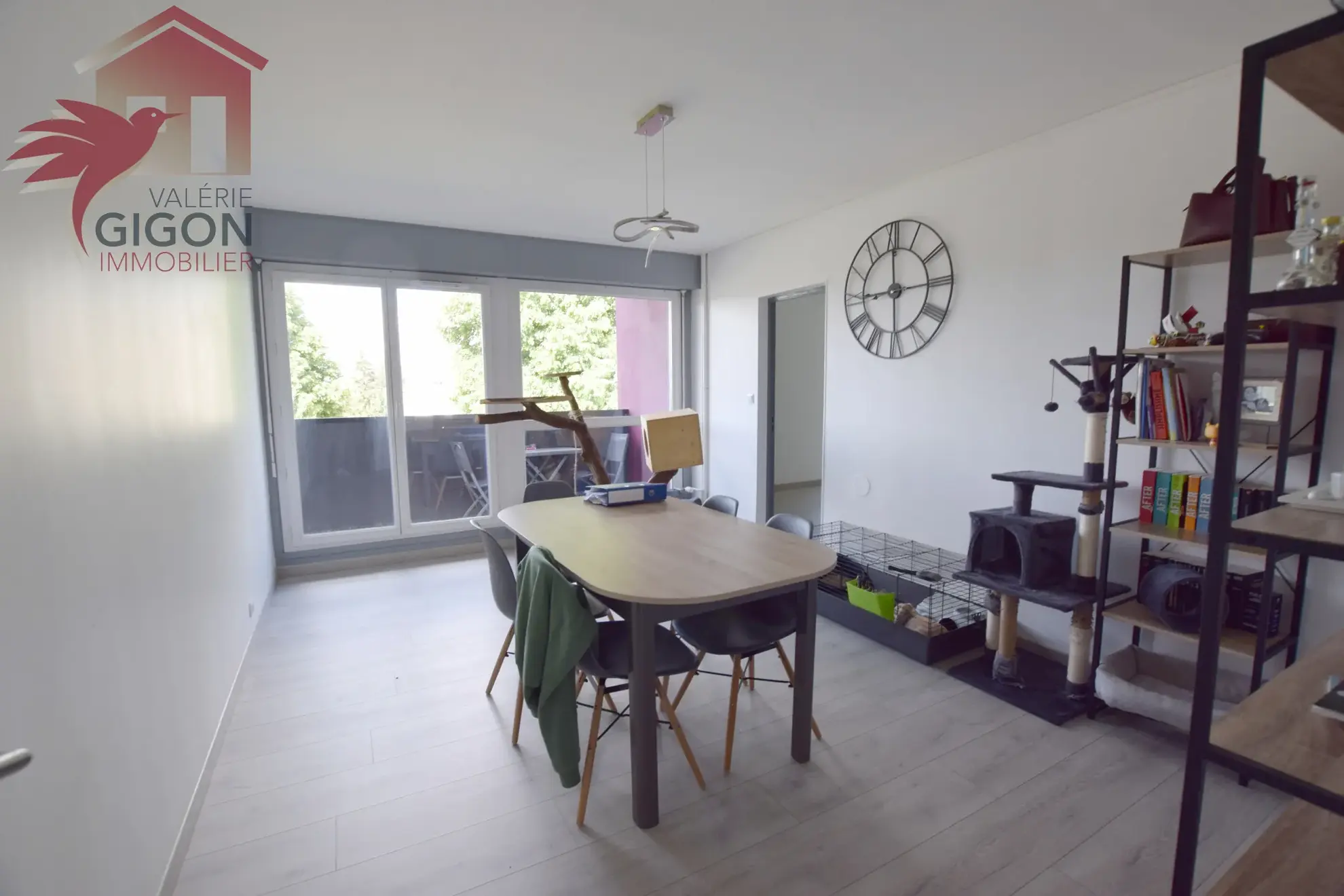 Appartement rénové avec 2 chambres, balcon et cave à Grand-Charmont 