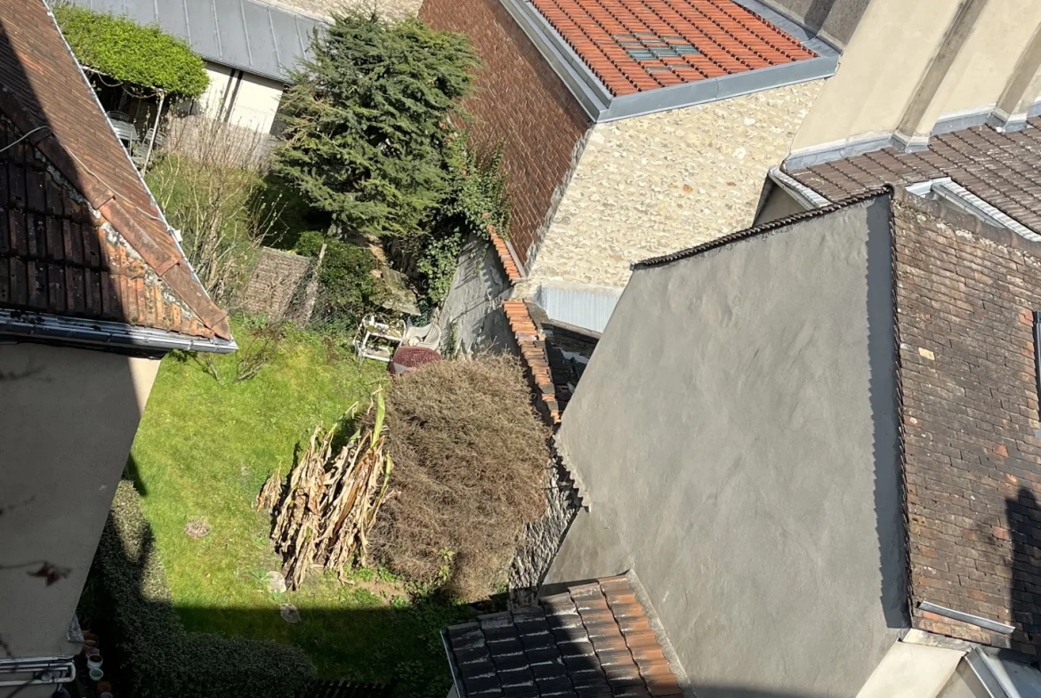 Appartement duplex T2 à Saint Germain avec vue sur les toits, secteur calme 