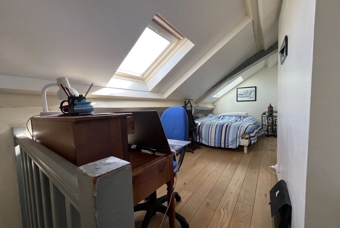 Appartement duplex T2 à Saint Germain avec vue sur les toits, secteur calme 
