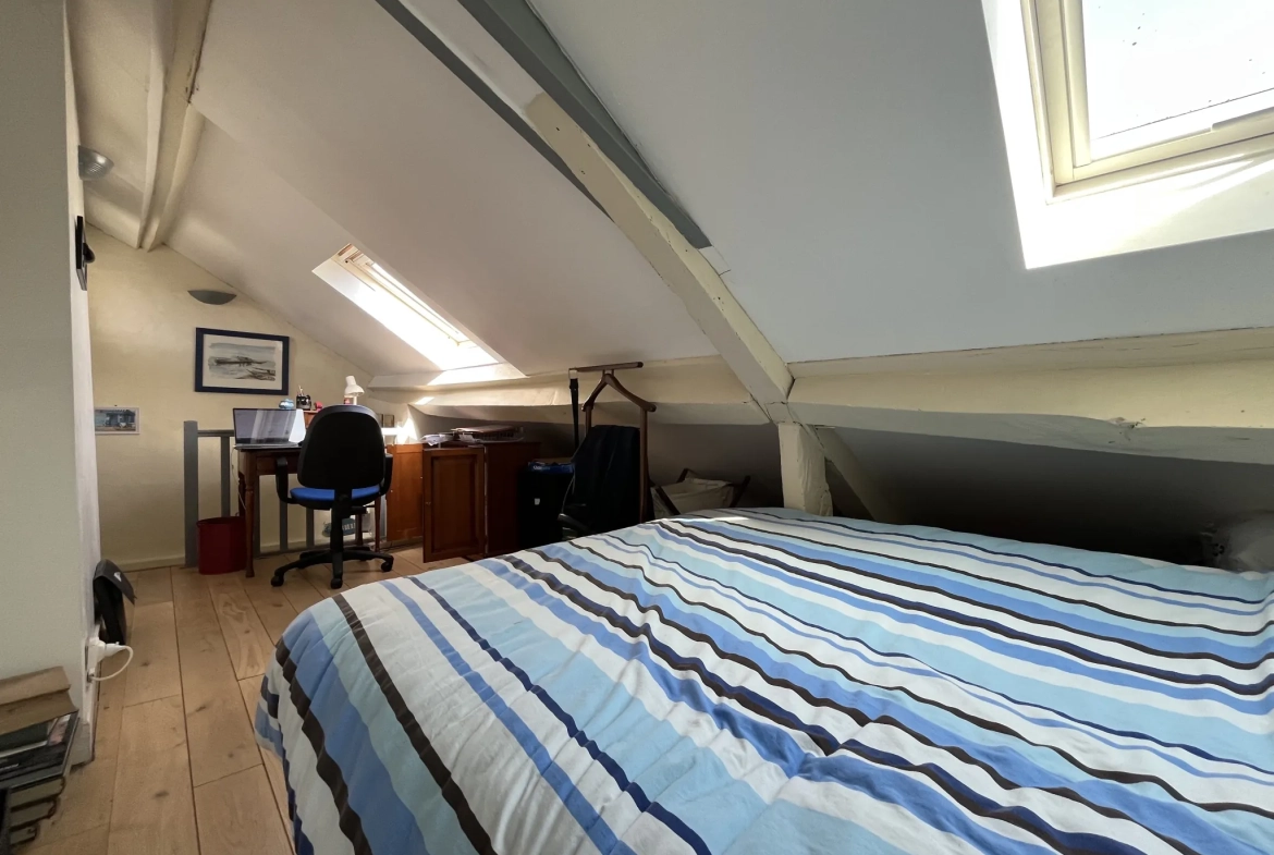 Appartement duplex T2 à Saint Germain avec vue sur les toits, secteur calme 