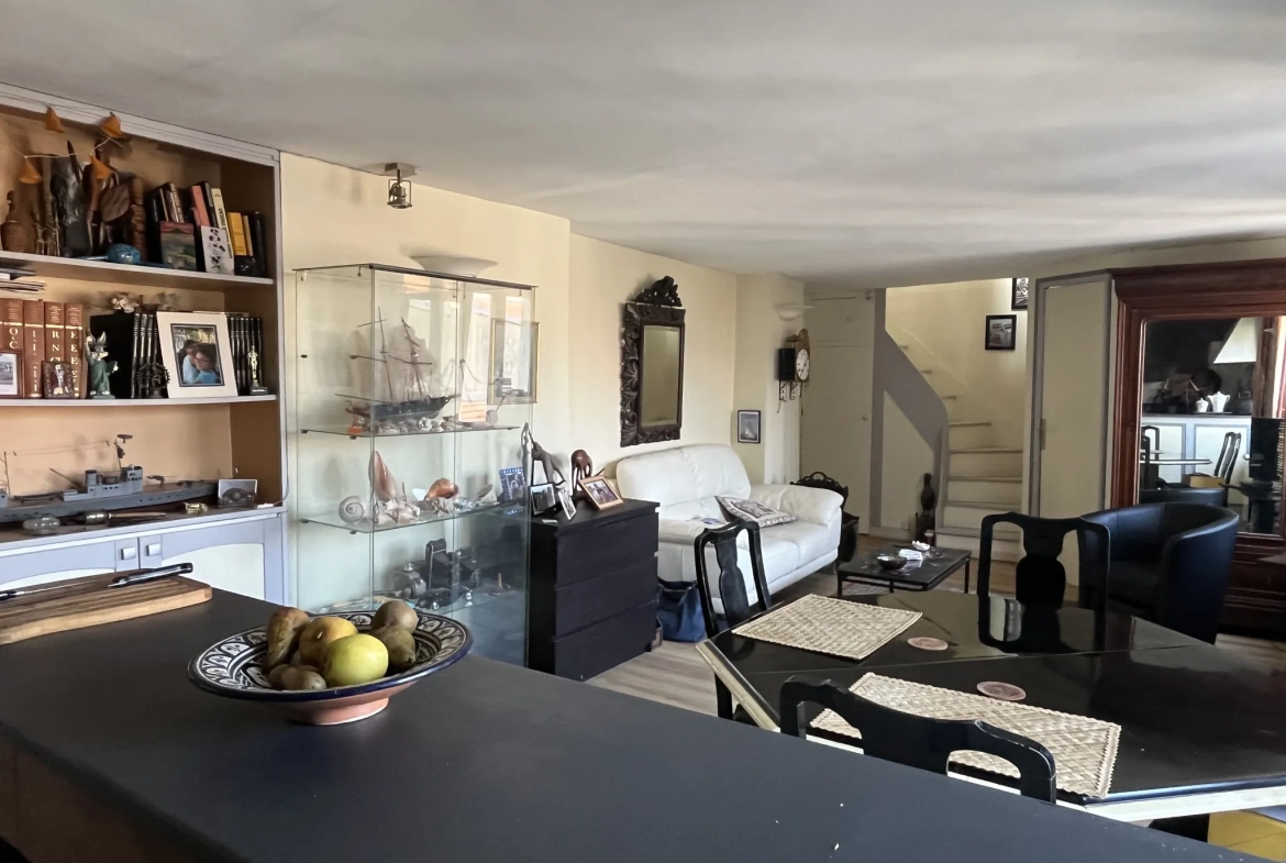 Appartement duplex T2 à Saint Germain avec vue sur les toits, secteur calme 