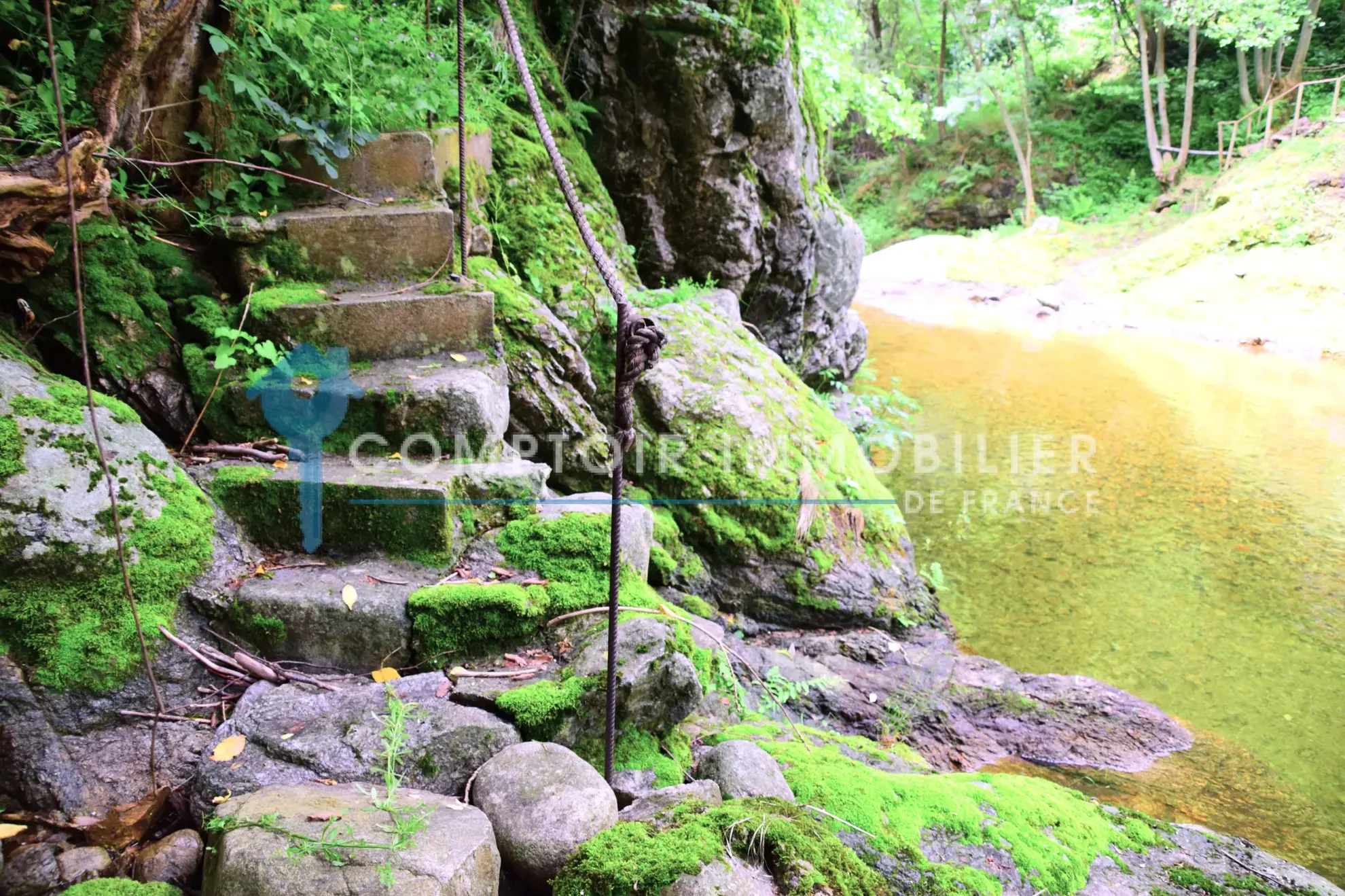 Propriété rare en Ardèche avec maison, Mazet, piscine chauffée et accès rivière à Astet 