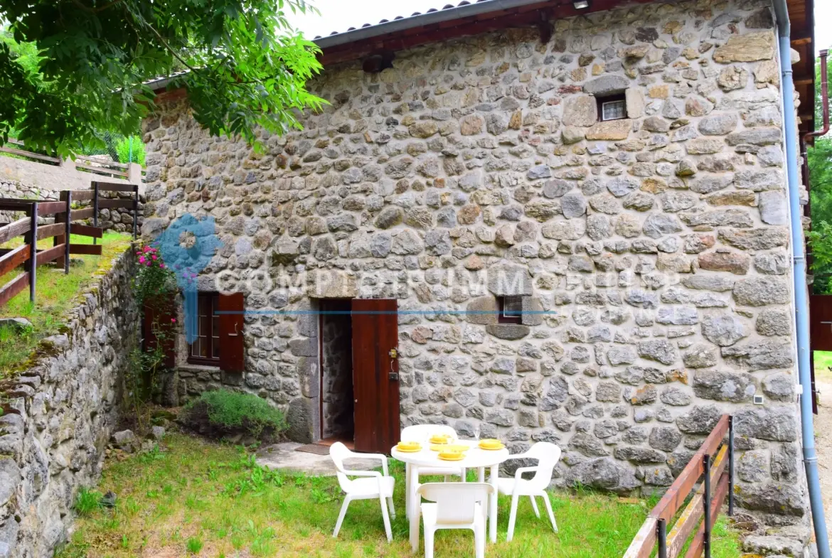 Propriété rare en Ardèche avec maison, Mazet, piscine chauffée et accès rivière à Astet 