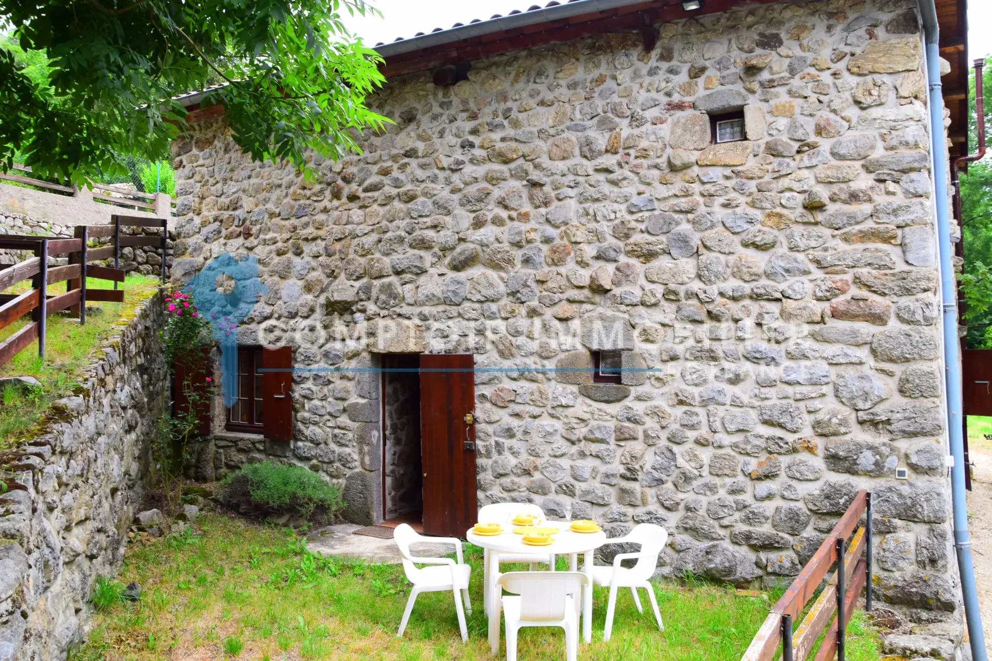Propriété rare en Ardèche avec maison, Mazet, piscine chauffée et accès rivière à Astet 