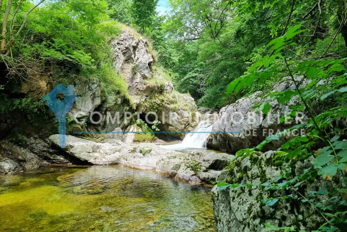 Propriété rare en Ardèche avec maison, Mazet, piscine chauffée et accès rivière à Astet 