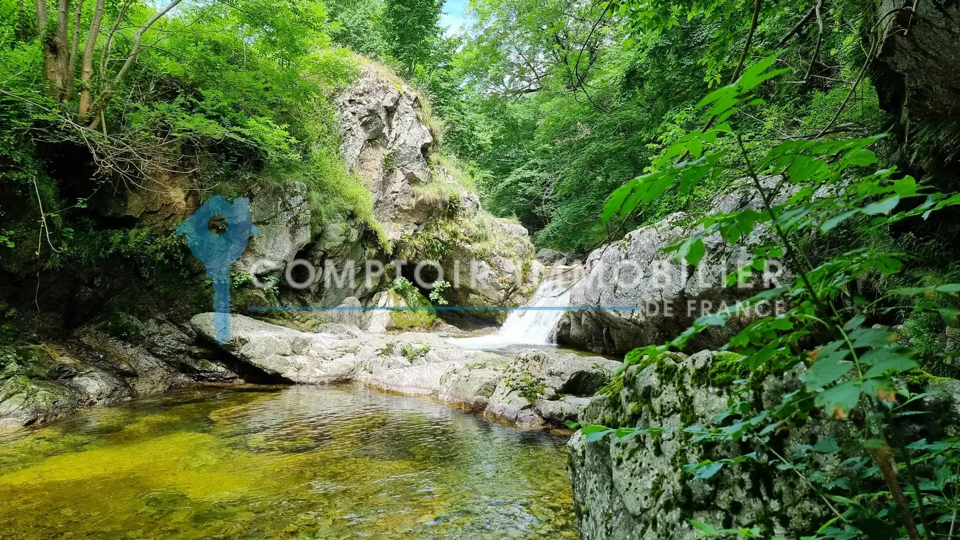 Propriété rare en Ardèche avec maison, Mazet, piscine chauffée et accès rivière à Astet 