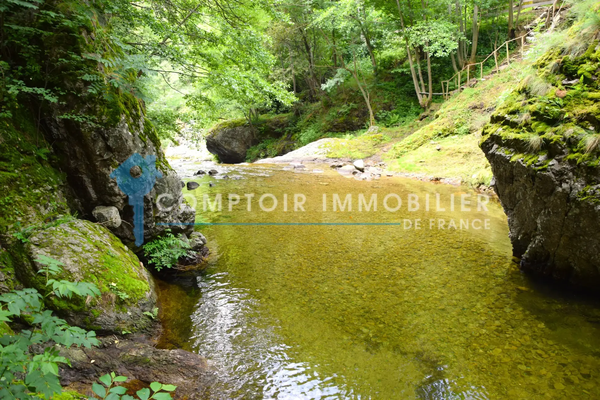 Propriété rare en Ardèche avec maison, Mazet, piscine chauffée et accès rivière à Astet 