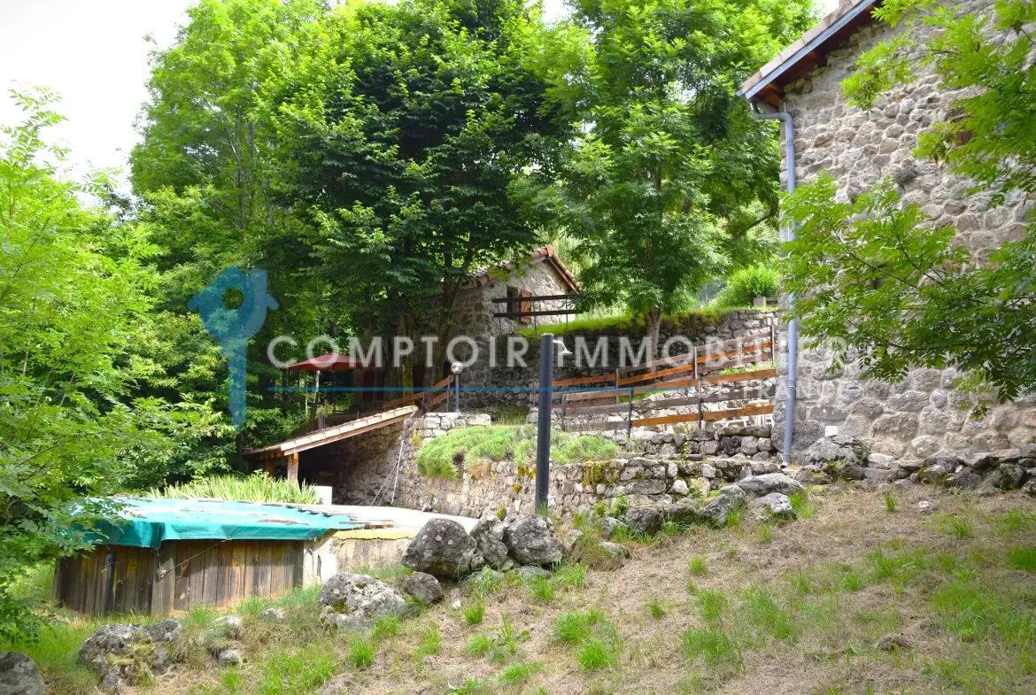 Propriété rare en Ardèche avec maison, Mazet, piscine chauffée et accès rivière à Astet 