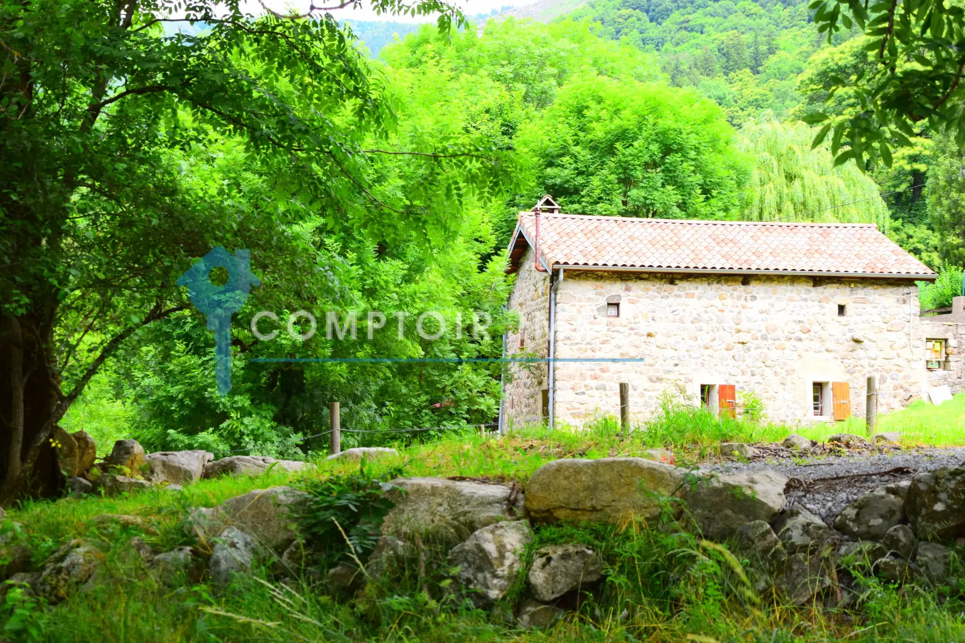 Propriété rare en Ardèche avec maison, Mazet, piscine chauffée et accès rivière à Astet 
