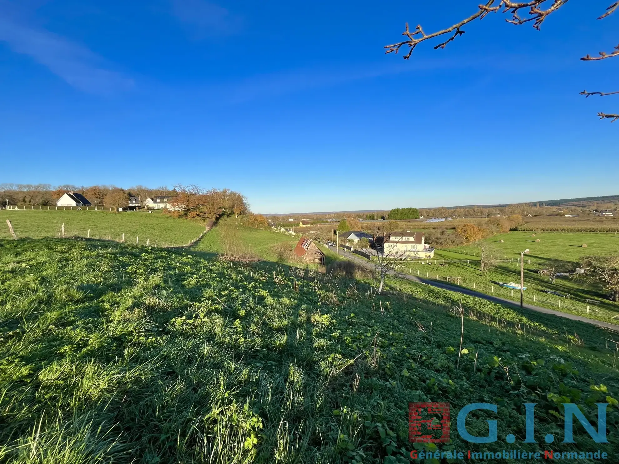 Terrain à bâtir de 997 m² dans le Mesnil-sous-Jumièges, proche de Duclair 