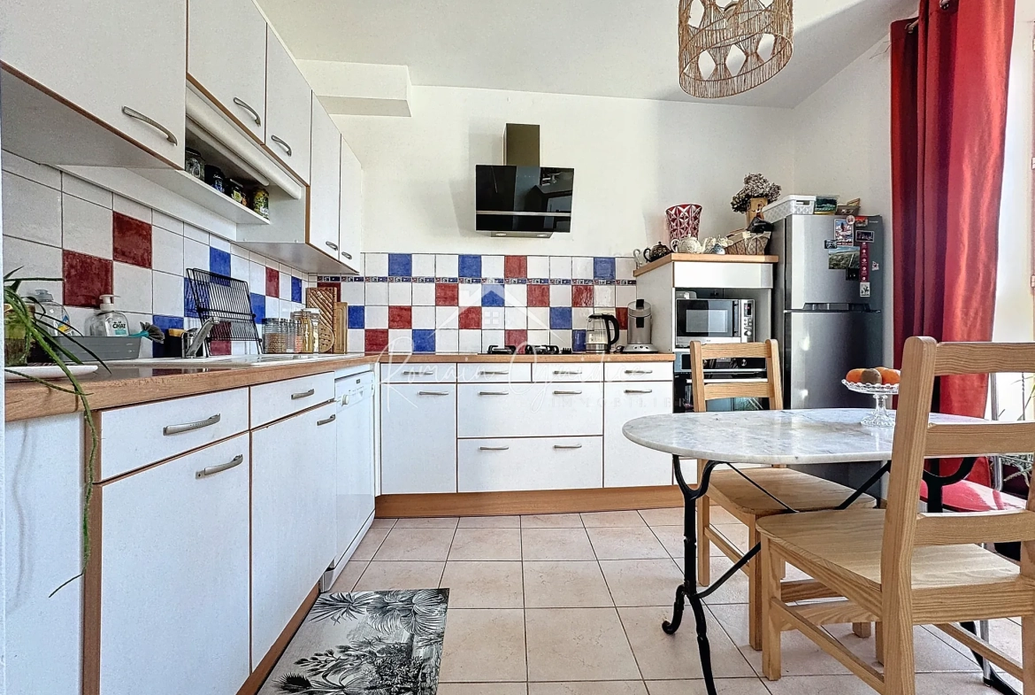 Bel appartement T4 de 85 m² au cœur de Millau avec vue dégagée et commodités à proximité 