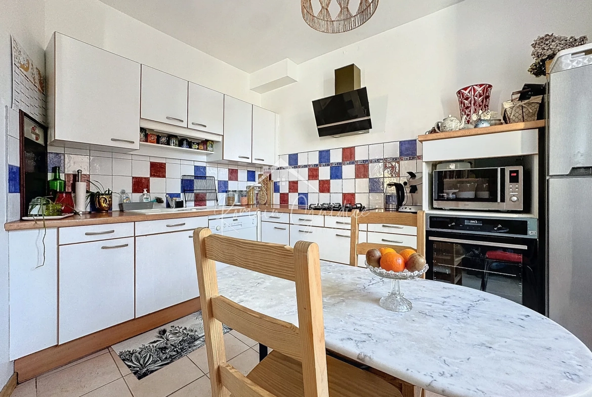 Bel appartement T4 de 85 m² au cœur de Millau avec vue dégagée et commodités à proximité 