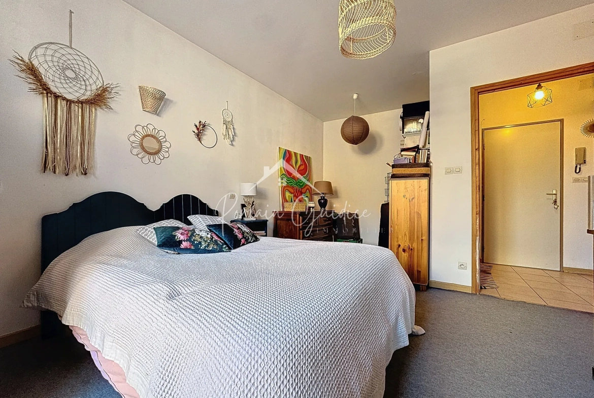 Bel appartement T4 de 85 m² au cœur de Millau avec vue dégagée et commodités à proximité 
