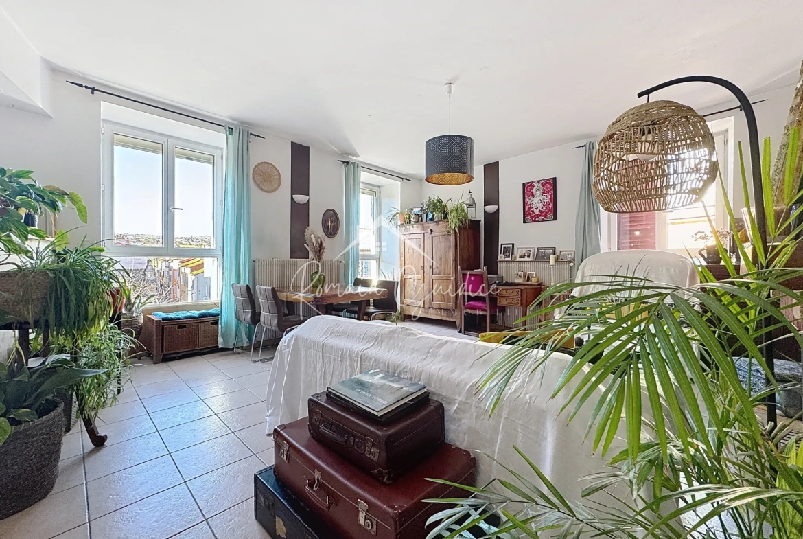 Bel appartement T4 de 85 m² au cœur de Millau avec vue dégagée et commodités à proximité 