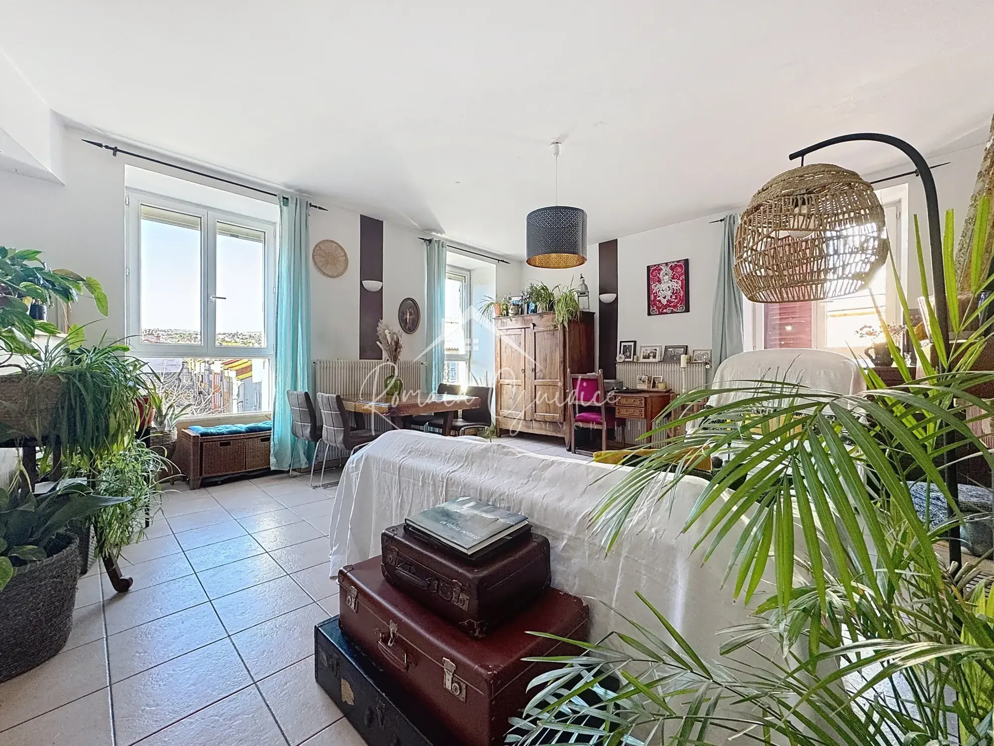 Bel appartement T4 de 85 m² au cœur de Millau avec vue dégagée et commodités à proximité 