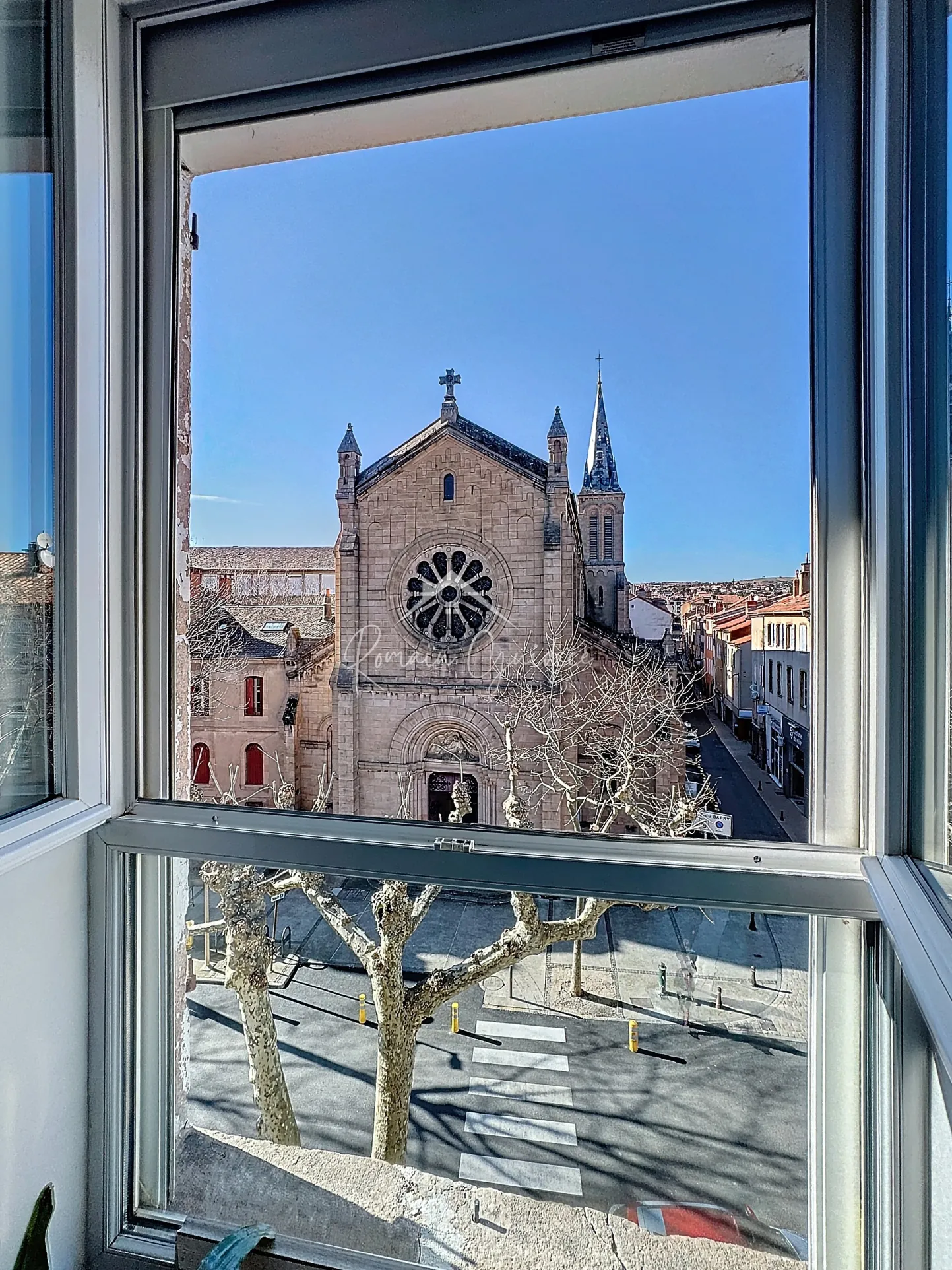 Bel appartement T4 de 85 m² au cœur de Millau avec vue dégagée et commodités à proximité 