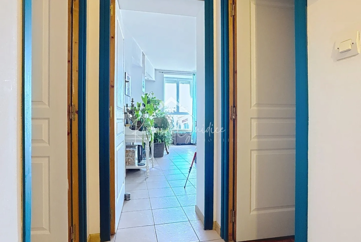 Bel appartement T4 de 85 m² au cœur de Millau avec vue dégagée et commodités à proximité 