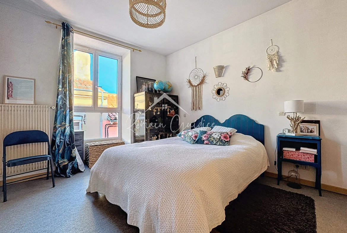 Bel appartement T4 de 85 m² au cœur de Millau avec vue dégagée et commodités à proximité 