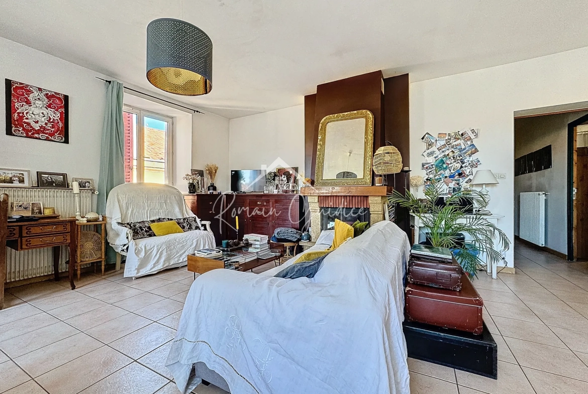 Bel appartement T4 de 85 m² au cœur de Millau avec vue dégagée et commodités à proximité 