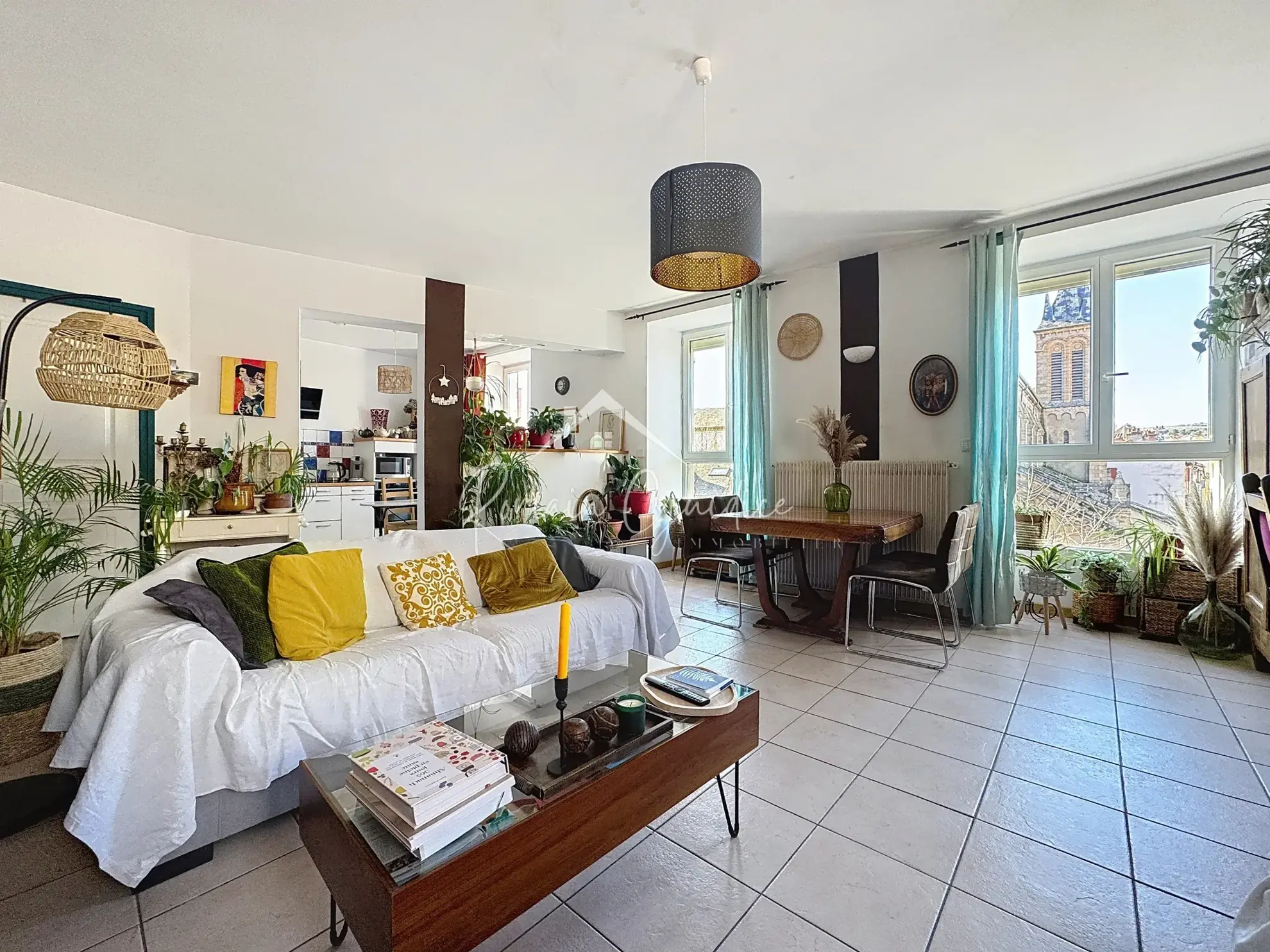 Bel appartement T4 de 85 m² au cœur de Millau avec vue dégagée et commodités à proximité 