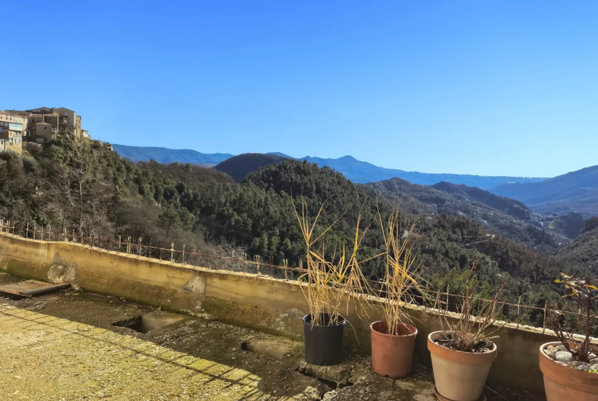 Terrain constructible de 2000 m² avec vue mer et montagnes à Revest-les-Roches 