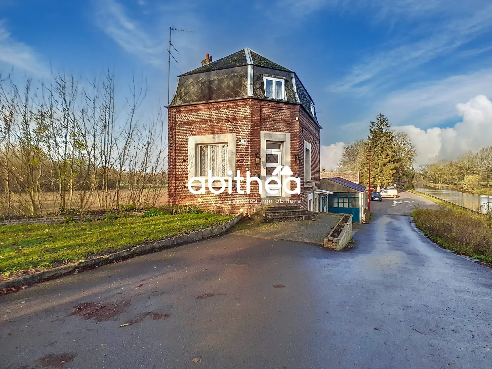 Maison individuelle atypique au bord de l'eau à Noyelles-sur-Escaut 