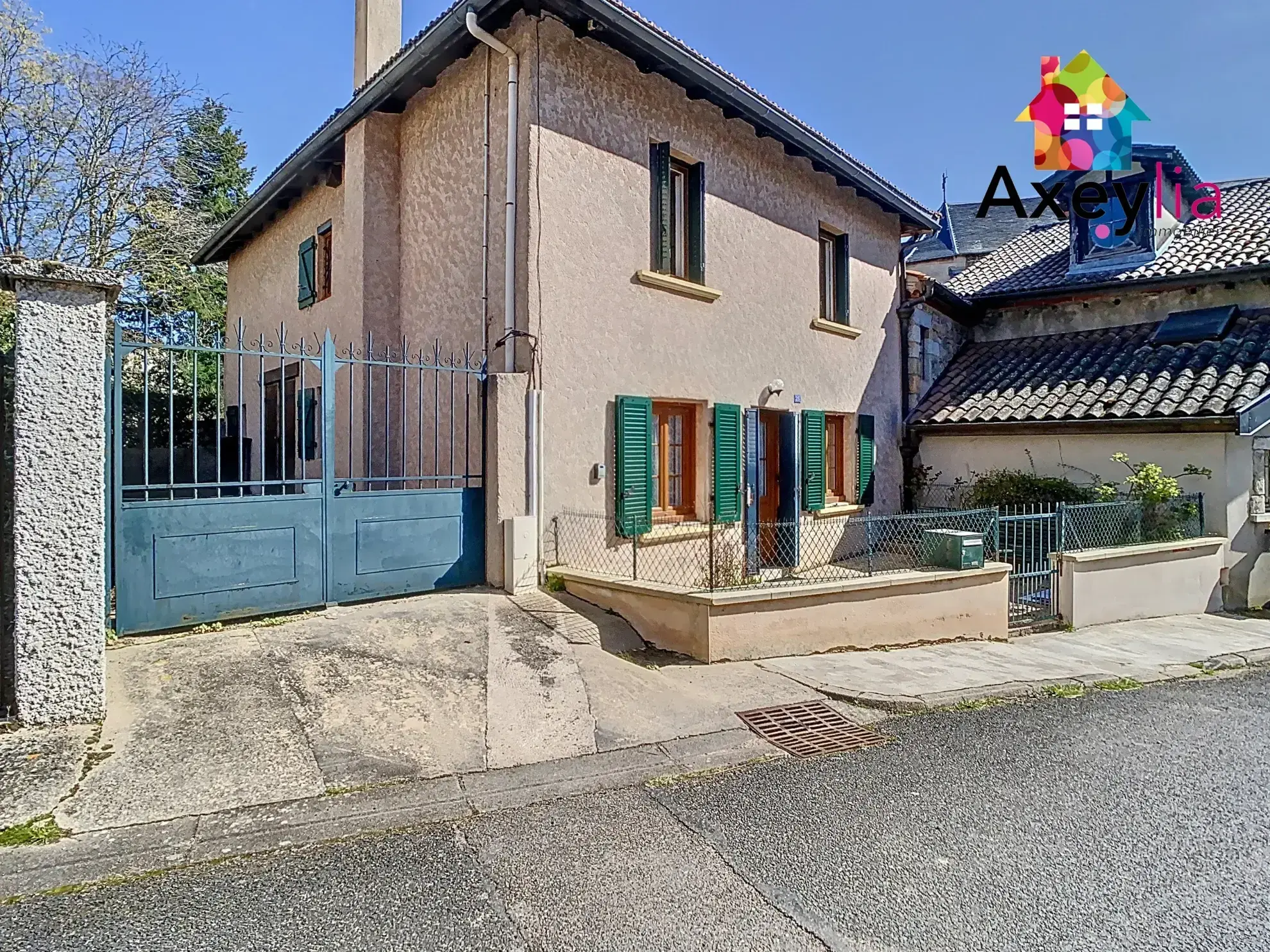 Maison de village à Changy avec terrasse, cour et potentiel de terrain constructible 