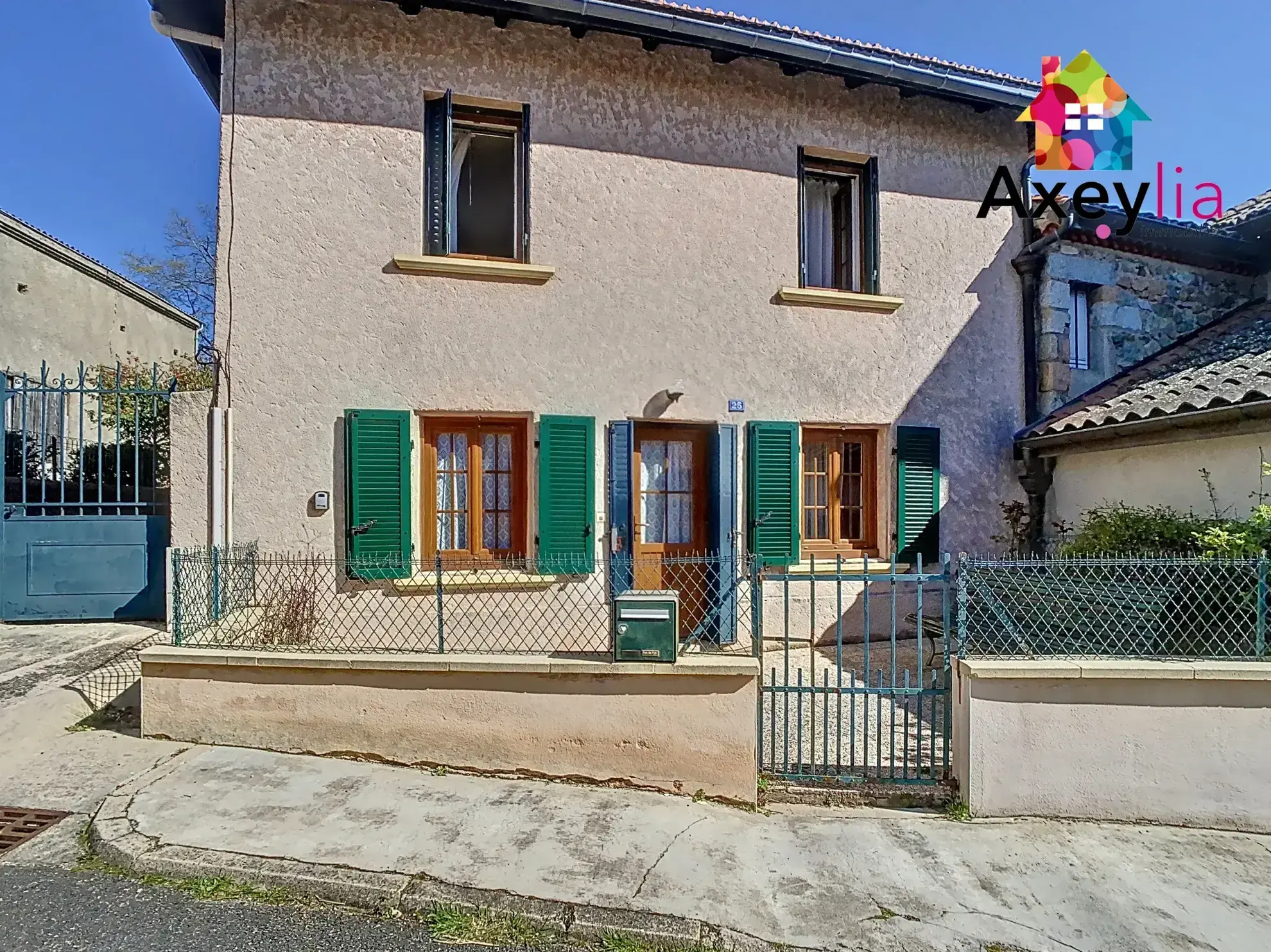 Maison de village à Changy avec terrasse, cour et potentiel de terrain constructible 