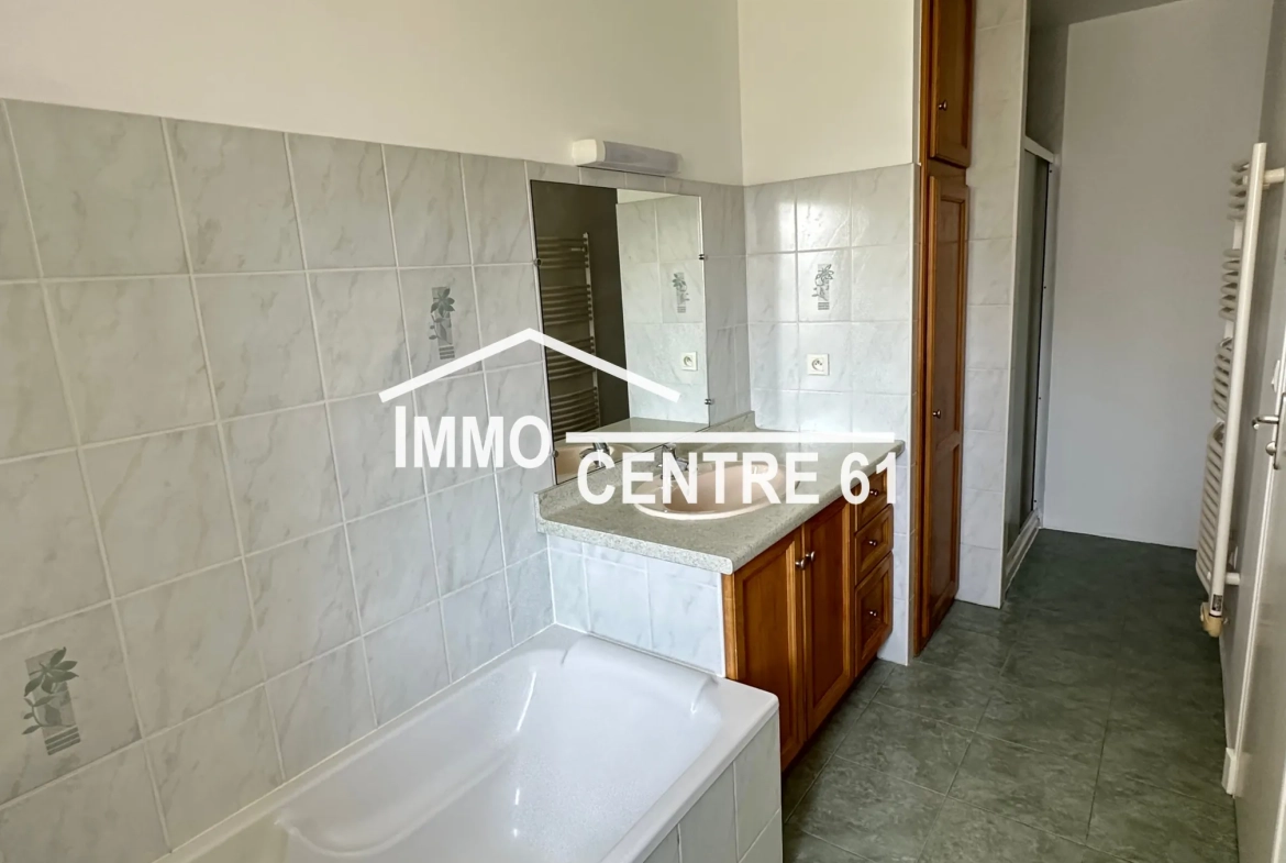 Achat maison de ville avec terrasse et jardin à Couterne 61410 