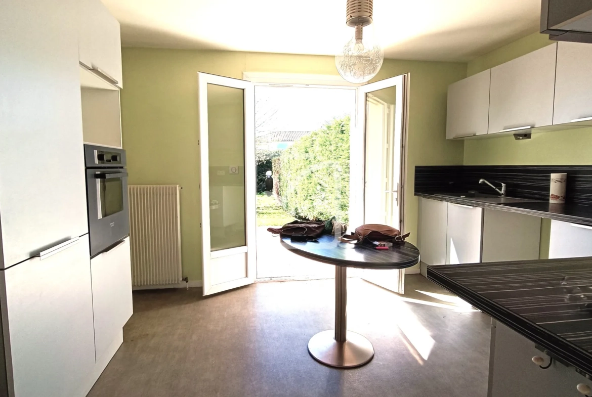 Maison à vendre à Trélissac - 4 chambres, jardin et garage 