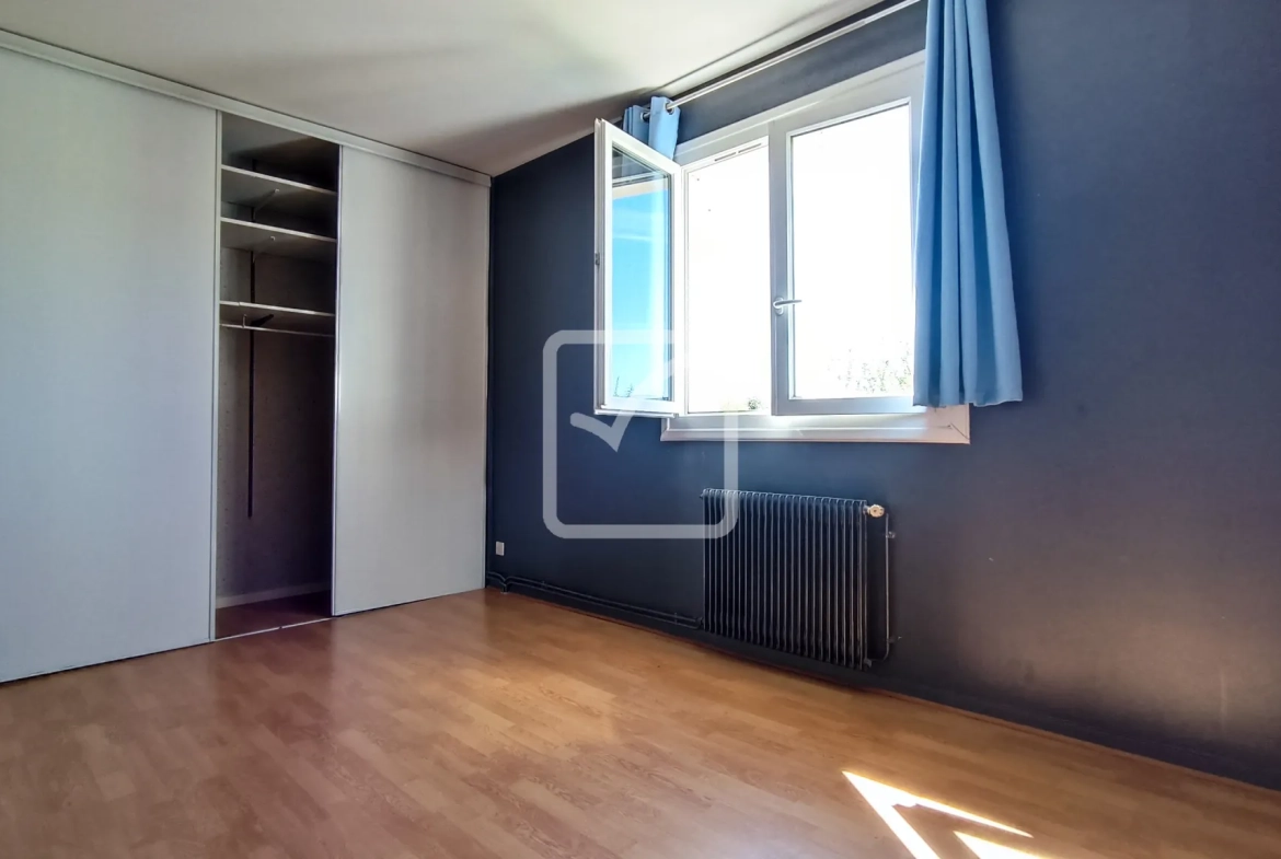 Maison à vendre à Trélissac - 4 chambres, jardin et garage 