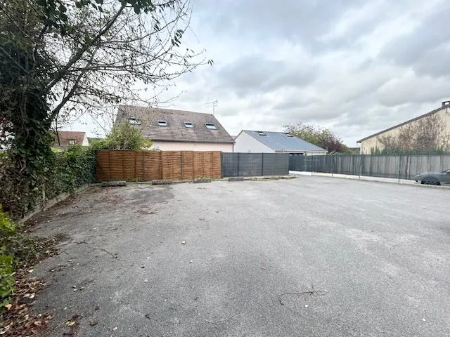 Maison jumelée à rénover de 62,4 m² avec jardin et parking à Marcoussis 