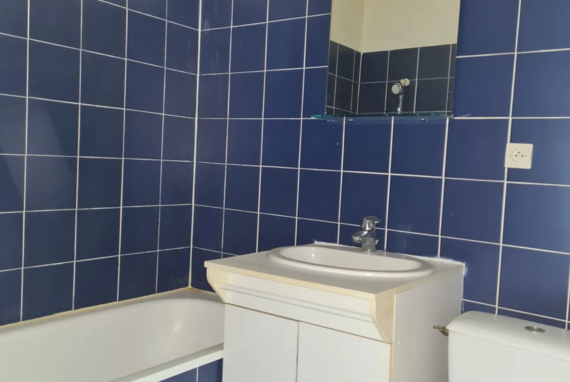 Maison jumelée à rénover de 62,4 m² avec jardin et parking à Marcoussis 