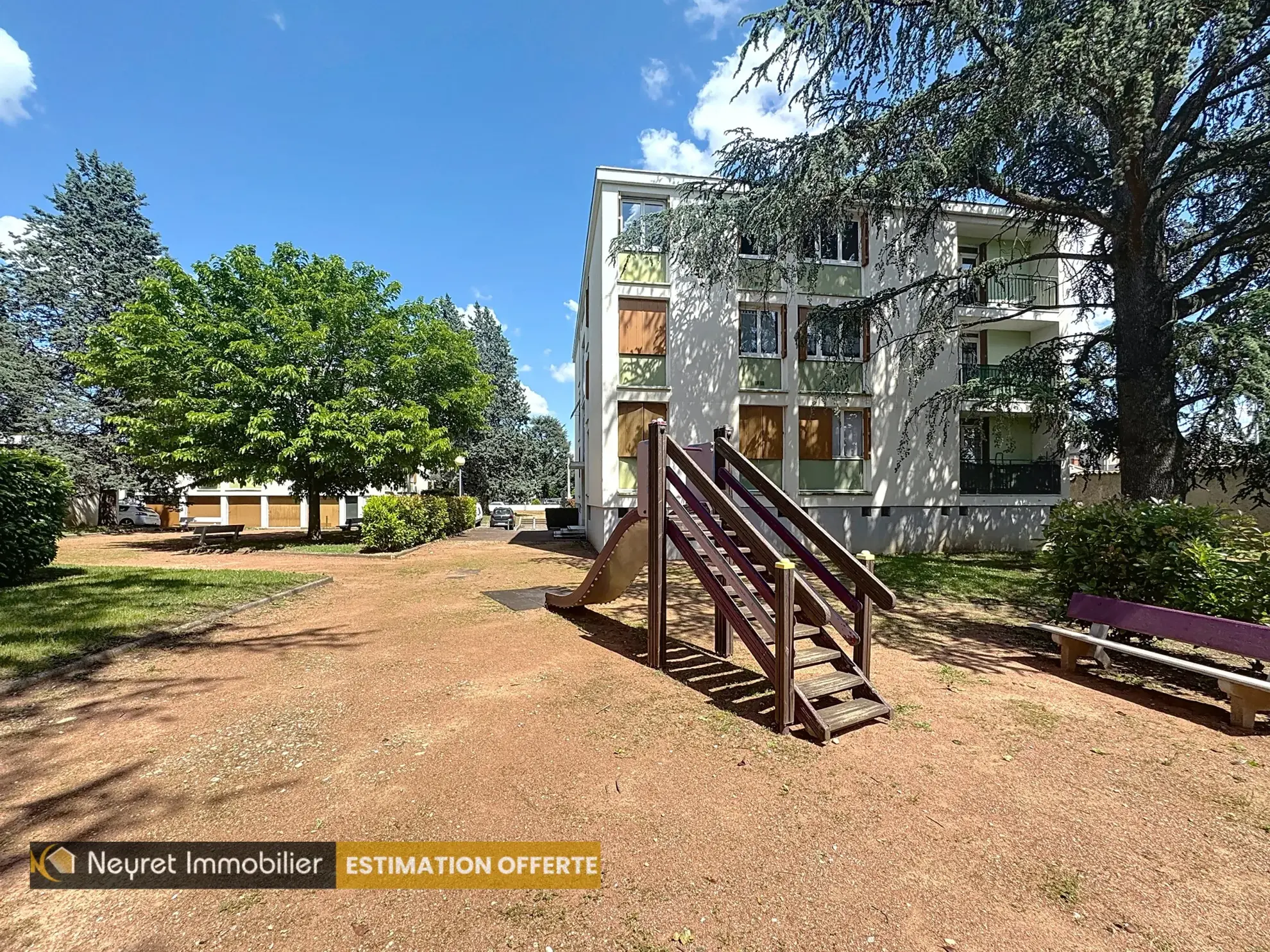 Appartement T3 rénové à Pierre-Bénite avec balcon et cave, secteur calme à proximité des commodités 