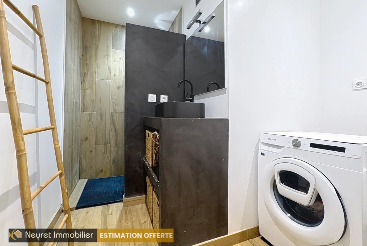 Appartement T3 rénové à Pierre-Bénite avec balcon et cave, secteur calme à proximité des commodités 