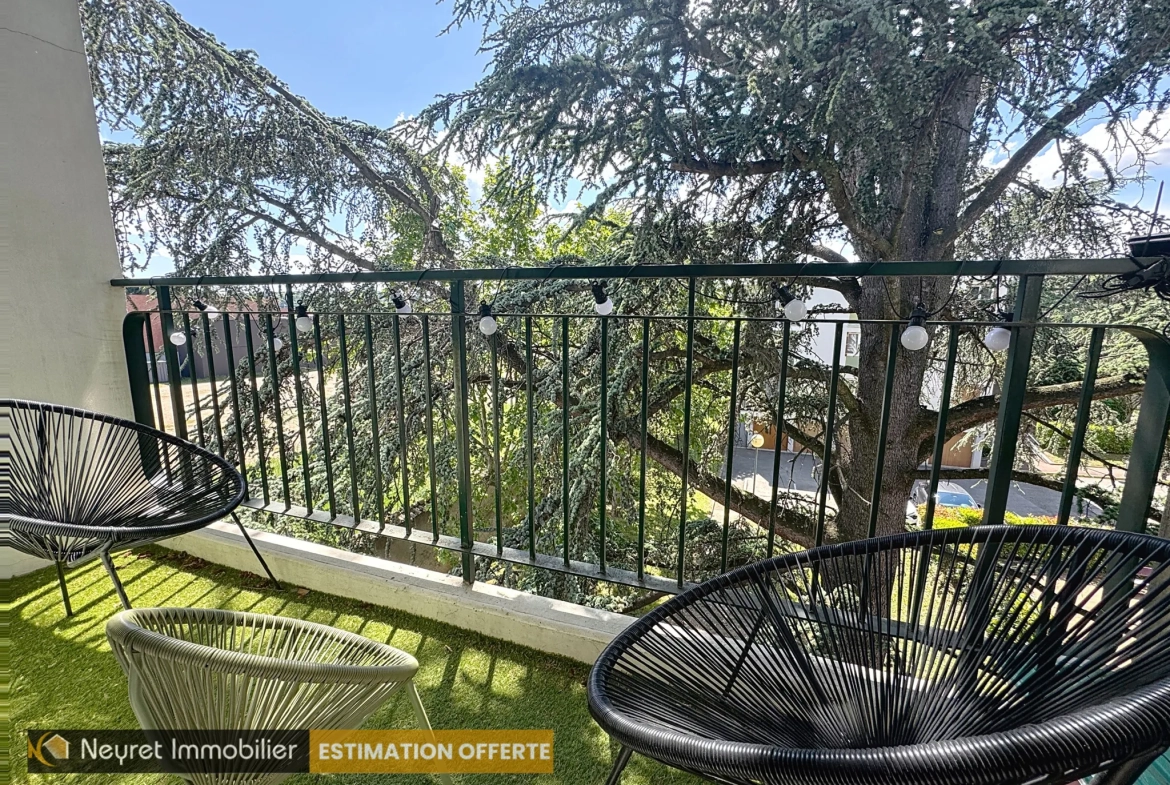 Appartement T3 rénové à Pierre-Bénite avec balcon et cave, secteur calme à proximité des commodités 