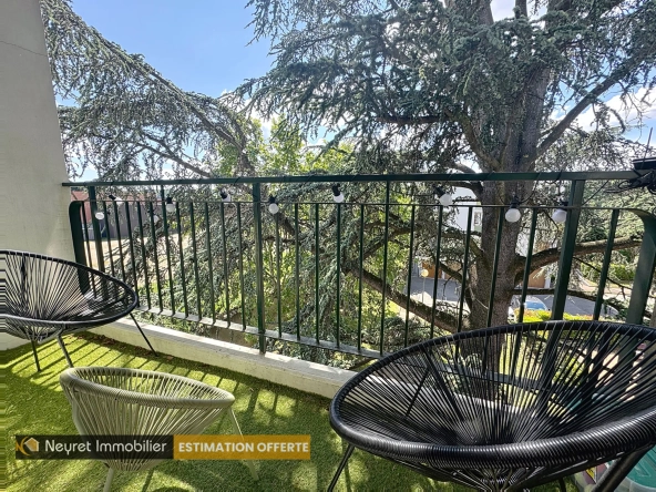 Appartement T3 rénové à Pierre-Bénite avec balcon et cave, secteur calme à proximité des commodités