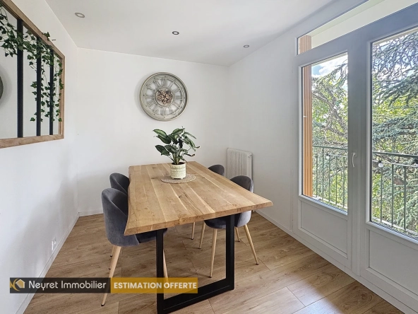 Appartement T3 rénové à Pierre-Bénite avec balcon et cave, secteur calme à proximité des commodités 