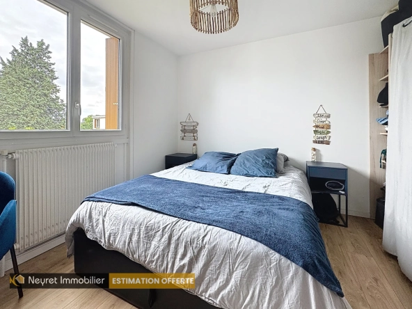 Appartement T3 rénové à Pierre-Bénite avec balcon et cave, secteur calme à proximité des commodités 