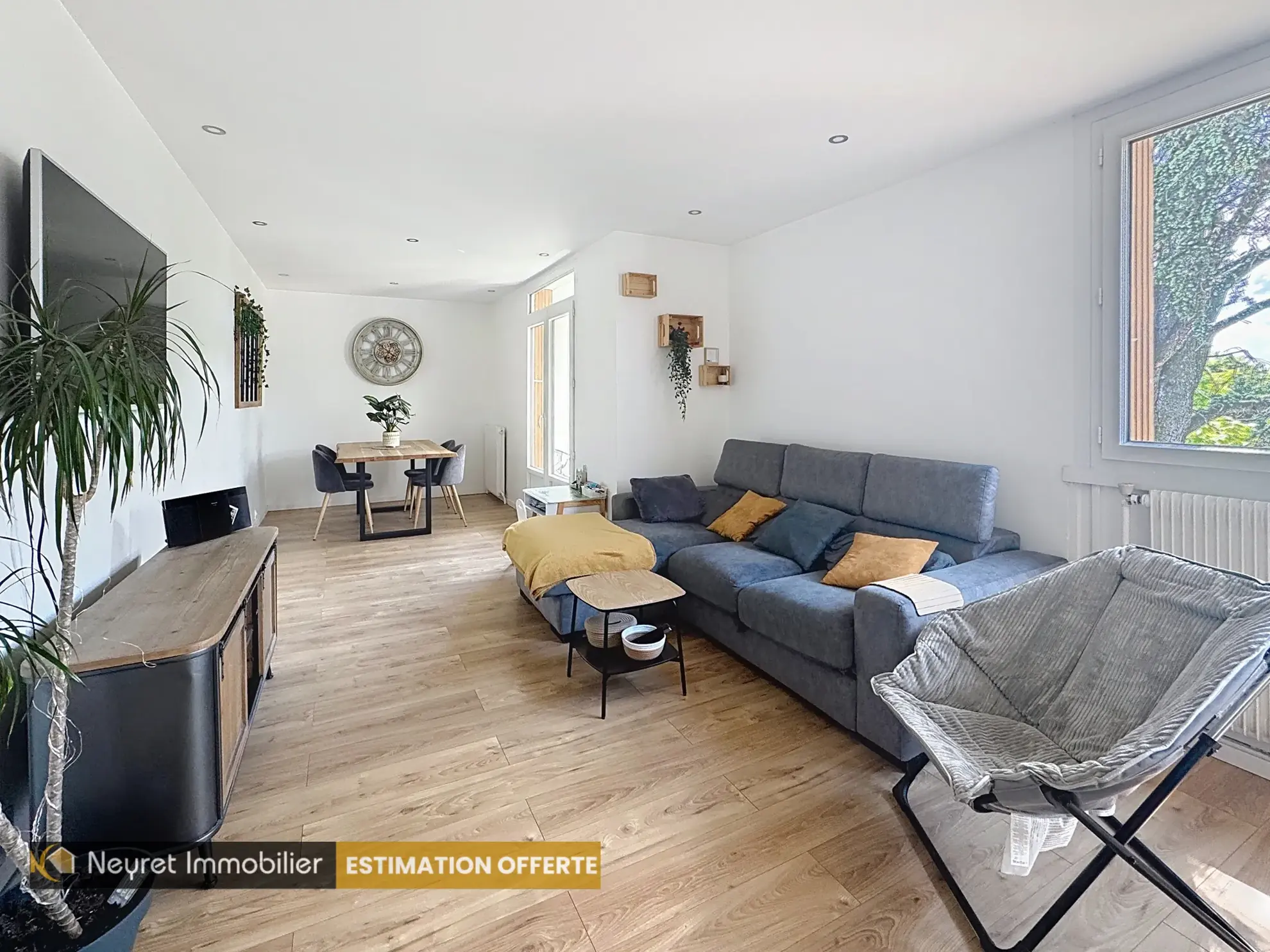Appartement T3 rénové à Pierre-Bénite avec balcon et cave, secteur calme à proximité des commodités 