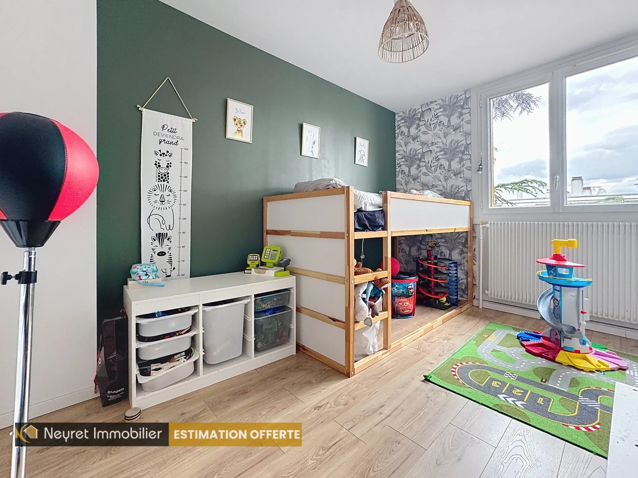Appartement T3 rénové à Pierre-Bénite avec balcon et cave, secteur calme à proximité des commodités 