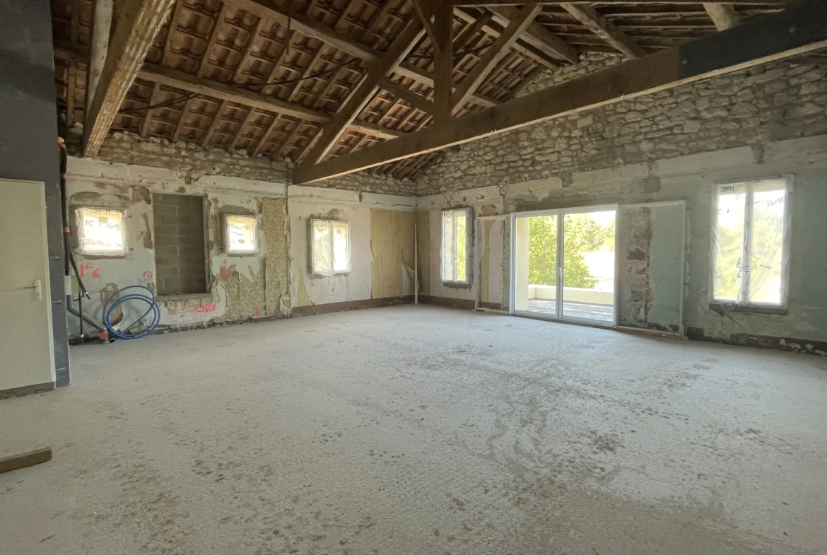 Appartement T3 de 74m² à rénover avec terrasse et stationnement à Saint Drézéry 