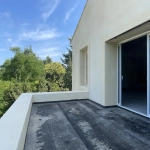 Appartement T3 de 74m² à rénover avec terrasse et stationnement à Saint Drézéry