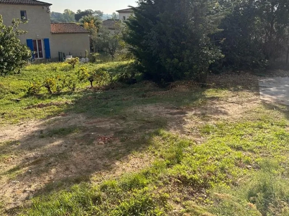 Terrain à bâtir viabilisé de 529 m² à Saussan – Opportunité d'investissement